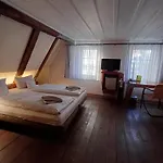 Schiefes Haus Ξενοδοχείο *
