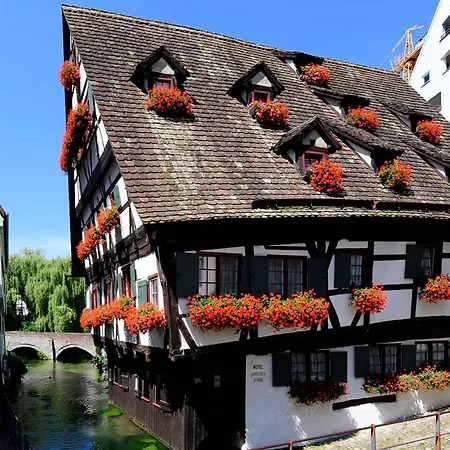 Schiefes Haus
