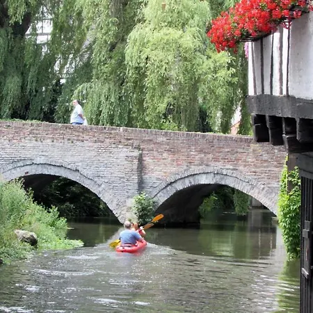 Schiefes Haus Ξενοδοχείο *