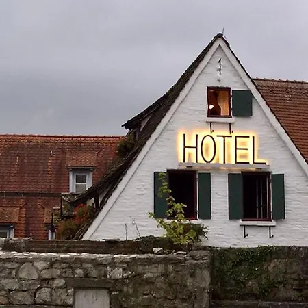 Schiefes Haus מלון *