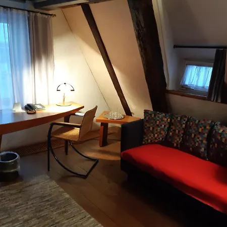 Hotel Schiefes Haus *