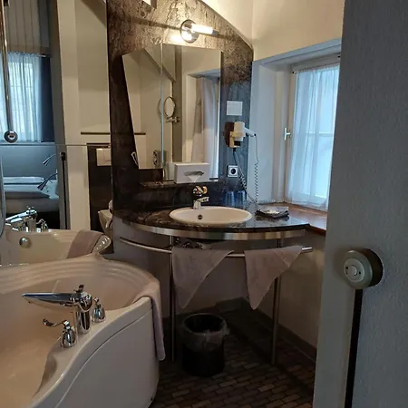Hotel Schiefes Haus