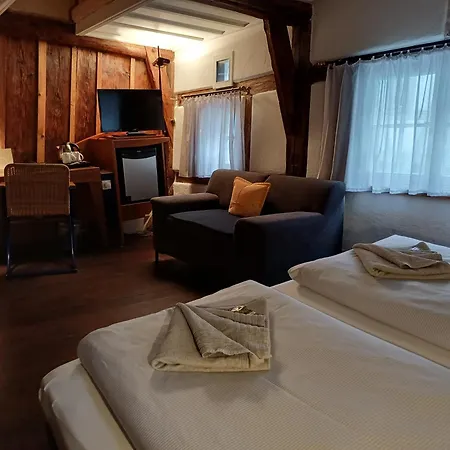 Hotel Schiefes Haus