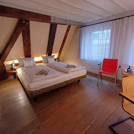 فندق Schiefes Haus