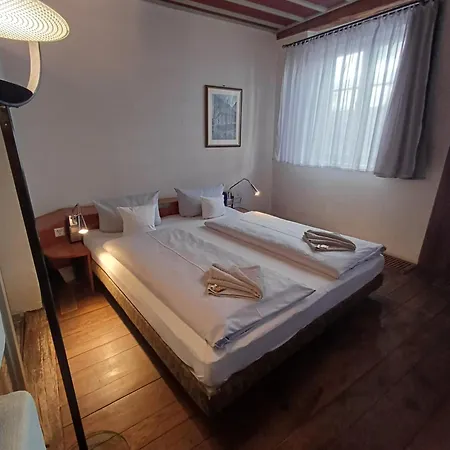 Hotel Schiefes Haus *