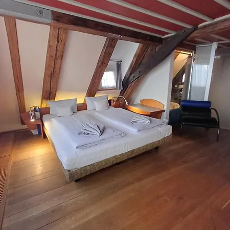 Schiefes Haus *