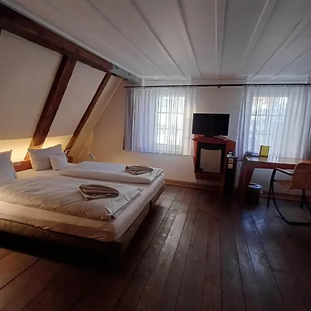 Schiefes Haus Hotel *