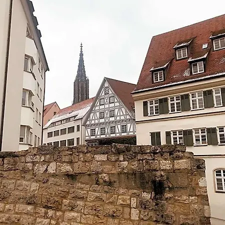 Schiefes Haus