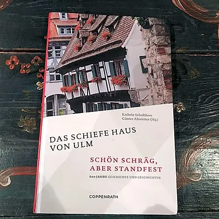 Schiefes Haus