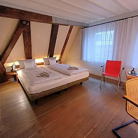 Schiefes Haus Ξενοδοχείο *