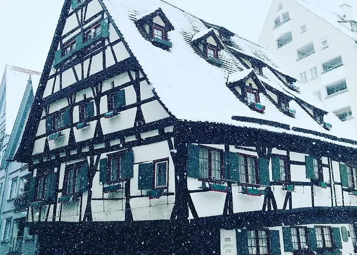 Schiefes Haus 호텔 *