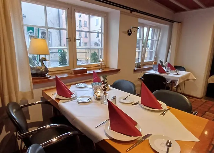 Schiefes Haus Otel *