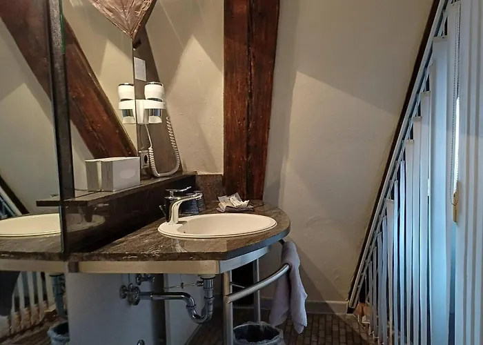 Schiefes Haus Otel *