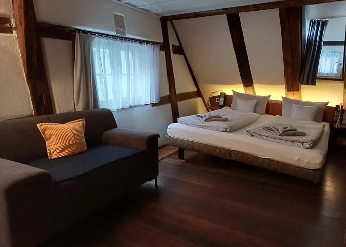 Schiefes Haus 호텔 *