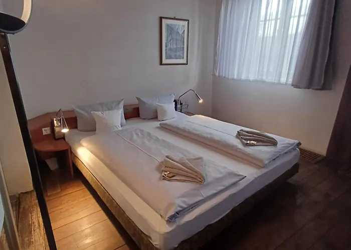 Otel Schiefes Haus *